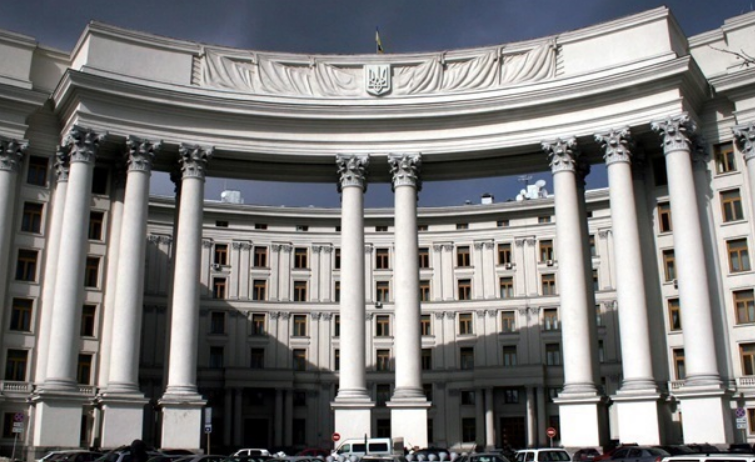 "Нафта в обмін на зброю": в українському МЗС відреагували на чергові закиди Угорщини